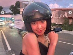 7 Gaya Hyoyeon SNSD Disebut Si Paling Bali, Pose di Motor Saat Sunset