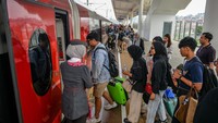 PT KCIC mencatat penumpang kereta cepat Jakarta Bandung pada libur panjang Isra Mikraj dan tahun baru Imlek mengalami peningkatan.  
