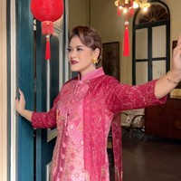 Di video singkatnya itu Kahiyang juga membagikan BTS (Behind The Scene) pemotretannya. “Mba Ayang tambah cuantiiiik,” komentar salah seorang netizen. “Cantik banget ibu,” komentar lainnya. Foto: Instagram/@ayanggkahiyang