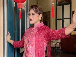 7 Pemotretan Kahiyang Ayu Bertema Imlek, Mempesona Dengan Makeup Bold