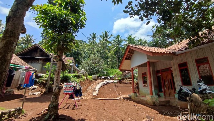 Kampung Rumah 8 di Kabupaten Ciamis.