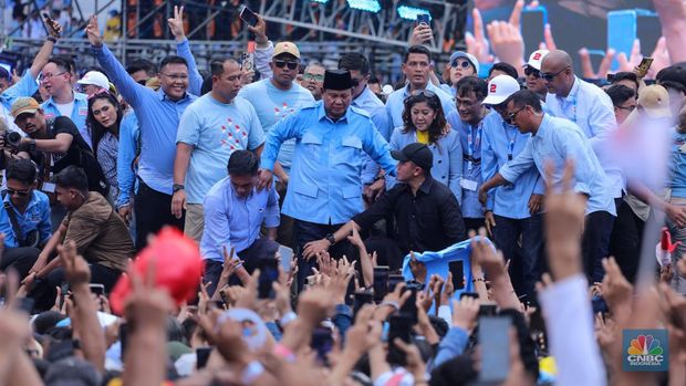 Kapanye akbar Prabowo-Gibran yang bertajuk 'Pesta Rakyat Untuk Indonesia Maju' di (SUGBK), Senayan, Jakarta, Sabtu (10/2/2024). (CNBC Indonesia/Faisal Rahman)