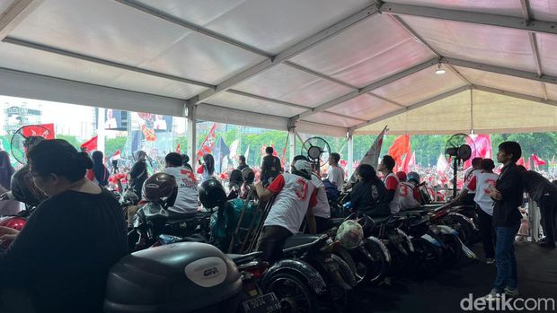 Kelompok disabilitas turut memeriahkan kampanye penutup Ganjar-Mahfud di Semarang (Anggi/detikcom)