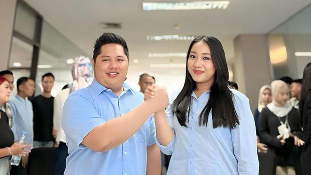 Ketua Umum Relawan Muda BerAkhlak (RMB) Rovito Hoetomo (kiri)