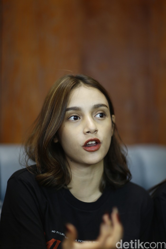 Khadijah Aruma saat berbincang dengan detikcom tentang perannya di film Munkar.