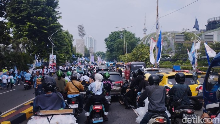 Konvoi pendukung paslon nomor urut 2 Prabowo Subianto-Gibran Rakabuming (Belia/detikcom)