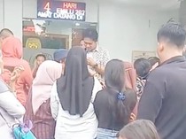 Petugas Sorlip Logistik Pemilu Geruduk KPU Makassar gegara Upah Belum Cair