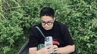 Umay Shahab baru-baru ini minta maaf terkait cuitannya di X tentang makan siang gratis di lokasi syuting. Lewat Instagramnya, ia menyampaikan permintaan maafnya. Foto: Instagram @umayshahab