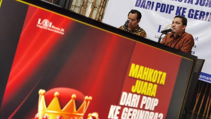 LSI Denny JA Prediksi Juara Pileg 2024 Peneliti seniorΒ LSI Denny JA, Ardian Sopa (kanan) didampingi moderator Fadhli Fakhri Fauzan memaparkan temuan dan analisis Survei Nasional bertajuk
