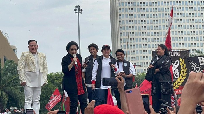 Megawati ikut Bernyanyi dan Berjoget di Kampanye Akbar Ganjar-Mahfud (Anggi-detikcom)