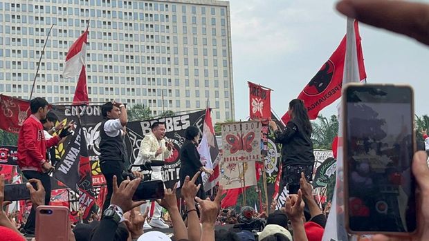 Megawati ikut Bernyanyi dan Berjoget di Kampanye Akbar Ganjar-Mahfud (Anggi-detikcom)