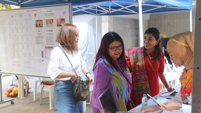 Melihat Proses Pemilu 2024 di KJRI Mumbai KJRI Mumbai telah melakukan pemungutan suara Pemilu 2024. Kegiatan itu digelar khusus bagi 479 WNI di Mumbai dan sekitarnya, Sabtu (10/2/2024).