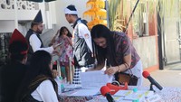 KJRI Mumbai pada Sabtu (10/2), melangsungkan pesta demokrasi Indonesia yang digelar khusus bagi 479 WNI di Mumbai dan sekitarnya. Warga nampak begitu antusias.