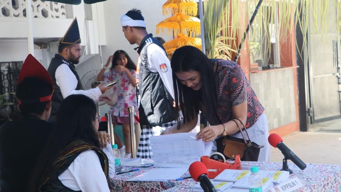 KJRI Mumbai telah melakukan pemungutan suara Pemilu 2024. Kegiatan itu digelar khusus bagi 479 WNI di Mumbai dan sekitarnya, Sabtu (10/2/2024).