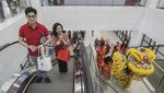 Meriah Atraksi Barongsai di Stasiun Kereta Cepat Whoosh