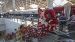 Meriah Atraksi Barongsai di Stasiun Kereta Cepat Whoosh