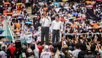 Sementara itu, Anies menyapa pendukung dan menjelaskan alasan kampanye digelar di JIS.