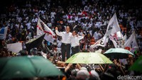 Anies memaparkan program yang diusung, seperti bansos plus.