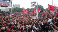 Puluhan ribu pendukung dan simpatisan capres nomor urut 3 menghadiri kampanye akbar ini. 