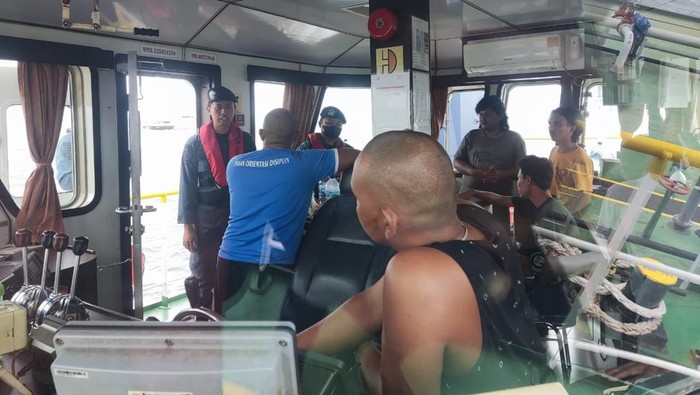 Kementerian Perhubungan melalui Direktorat Jenderal Perhubungan Laut melalui Pangkalan Penjagaan Laut dan Pantai (PPLP) kelas I Tanjung Priok menindaklanjuti insiden perompakan yang melibatkan kapal TB. Royal 27 / TK. Royal 27 di perairan Kalimantan Selatan.