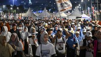 Massa pendukung terlihat sudah memadati JIS sejak subuh tadi. 