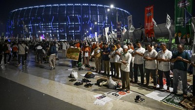 Penampakan Pendukung AMIN yang Ramaikan JIS Sejak Subuh