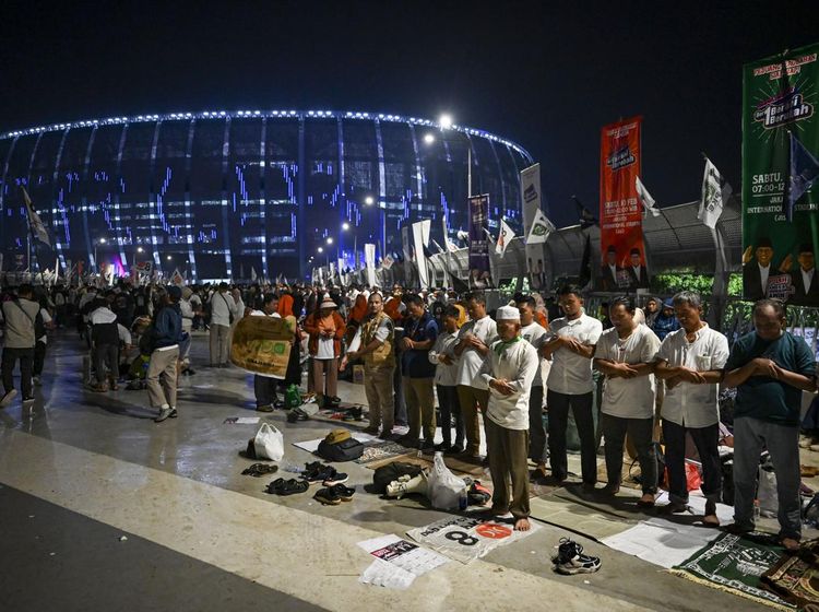 Penampakan Pendukung AMIN yang Ramaikan JIS Sejak Subuh