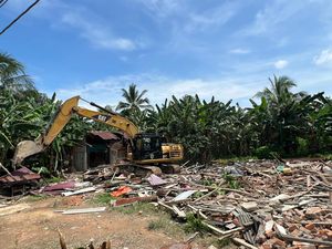 Rumah ABG Pembunuh 5 Orang Sekeluarga Dirobohkan, Keluarga Pindah