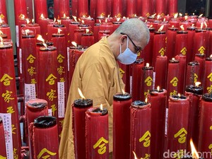 Melihat Perayaan Imlek di Vihara Dharma Ramsi Bandung