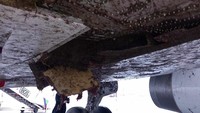 Pesawat registrasi LY-NVL itu pertama kali mendarat di landasan pacu 19. Kemudian ia tergelincir ke area tanah atau lumpur dan kemudian kembali ke landasan pacu. Hasilnya setelah dipaksakan, badan pesawat bopeng-bopeng (Foto: Istimewa/FL360aero)