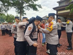 Bekal untuk Para Polisi di Pangandaran Saat Jaga TPS