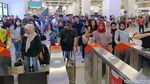 Potret Barongsai Ramaikan Imlek di Stasiun Kereta Cepat Halim