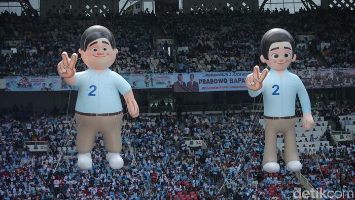 Lautan manusia tampak membanjiri kawasan Gelora Bung Karno (GBK), Senayan Jakarta, Sabtu (10/2/2024). Sebelumnya, Sekretaris Tim Kampanye Nasional (TKN) Prabowo-Gibran, Nusron Wahid, menyebut kampanye akbar bertajuk Pesta Rakyat untuk Indonesia Maju ini akan di hadiri lebih dari setengah juta atau 500 ribu orang yang sebelumnya sudah mendaftar.