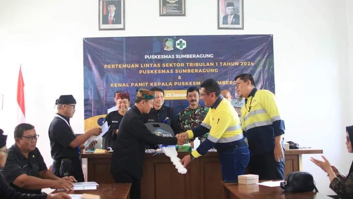 PT BSI menyerahkan ambulans ke Puskesmas Pesanggaran
