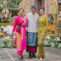 Rambut Raline ditata dengan sanggul modern dan simple. Foto: Instagram/@ralineshah @tenacious.balifamily