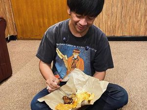 Rian DMassiv yang Doyan Nasi Bungkus Rela Jalan Kaki Demi Tampil di JIS