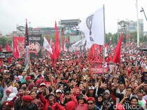 Ribuan Massa Pendukung Ganjar-Mahfud Padati Simpang Lima Semarang