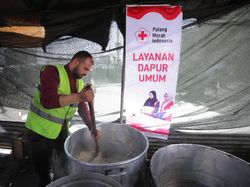 Momen PMI Salurkan Bantuan Kebersihan ke Rafah Gaza