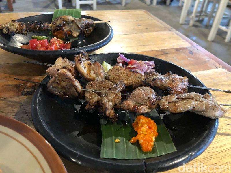 Sate gajah dan tongseng setan di Warung Mundu Malang