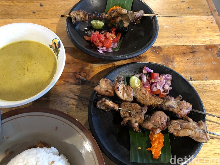 Sate gajah dan tongseng setan di Warung Mundu Malang