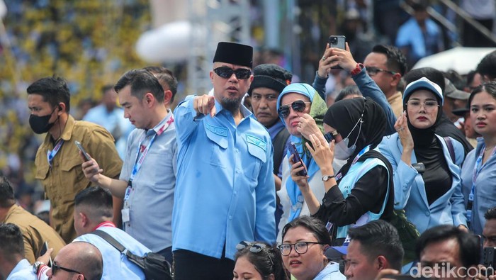 Sejumlah tokoh turut hadir dalam kampanye akbar Prabowo-Gibran di GBK. Tokoh itu diantaranya para ketum parpol pengusung hingga Ahmad Dhani, Sabtu (10/2/2024).
