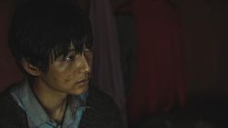 7 Foto Song Joong Ki Jadi Pembelot Korea Utara 7 Foto Song Joong Ki Jadi Pembelot Korea Utara