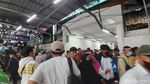 Foto: Padatnya Stasiun Kampung Bandan Jelang Kampanye Akbar AMIN di JIS