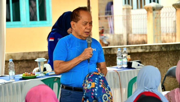 Syarief Hasan menggelar pengecekan dan pengobatan gratis di Cianjur, Jawa Barat, Jumat (9/2/2024).