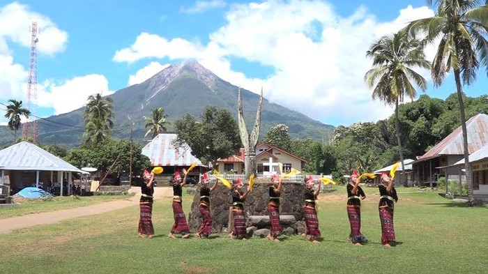Tari Tea Eku dari Nagekeo, Nusa Tenggara Timur (NTT). (Tangkapan layar Youtube UPTD TAMAN BUDAYA NTT)