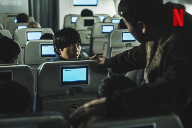 Diadaptasi dari novel, My Name is Loh Kiwan mengikuti kisah cinta seorang pembelot Korea Utara Loh Kiwan (pemain Song Joong Ki) dan penembak profesional bernama Marie (pemain Choi Sung Eun). Foto: dok. Netflix