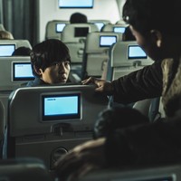 Diadaptasi dari novel, My Name is Loh Kiwan mengikuti kisah cinta seorang pembelot Korea Utara Loh Kiwan (pemain Song Joong Ki) dan penembak profesional bernama Marie (pemain Choi Sung Eun). Foto: dok. Netflix