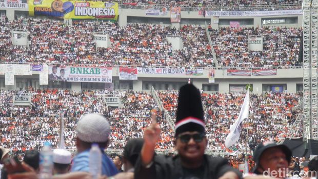 Pendukung capres-cawapres Anies Baswedan-Muhaimin Iskandar memadati Jakarta International Stadium (JIS). Mereka tumpah ruah menghadiri kampanye akbar pasangan AMIN, Sabtu (10/2/2024).