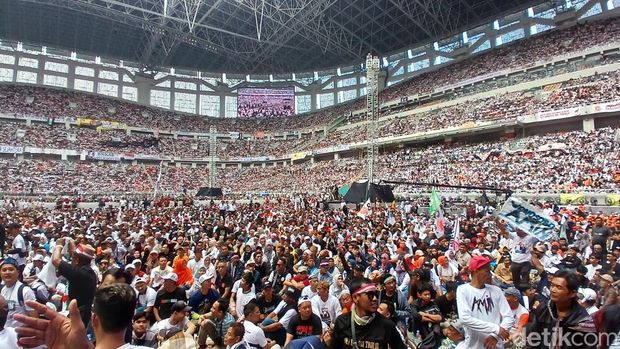 Pendukung capres-cawapres Anies Baswedan-Muhaimin Iskandar memadati Jakarta International Stadium (JIS). Mereka tumpah ruah menghadiri kampanye akbar pasangan AMIN, Sabtu (10/2/2024).