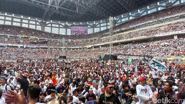 Tumpah Ruah Pendukung AMIN Padati JIS Pendukung capres-cawapres Anies Baswedan-Muhaimin Iskandar memadati Jakarta International Stadium (JIS). Mereka tumpah ruah menghadiri kampanye akbar pasangan AMIN, Sabtu (10/2/2024).